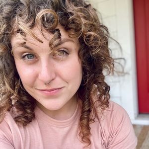 Meet your Posher, Emily